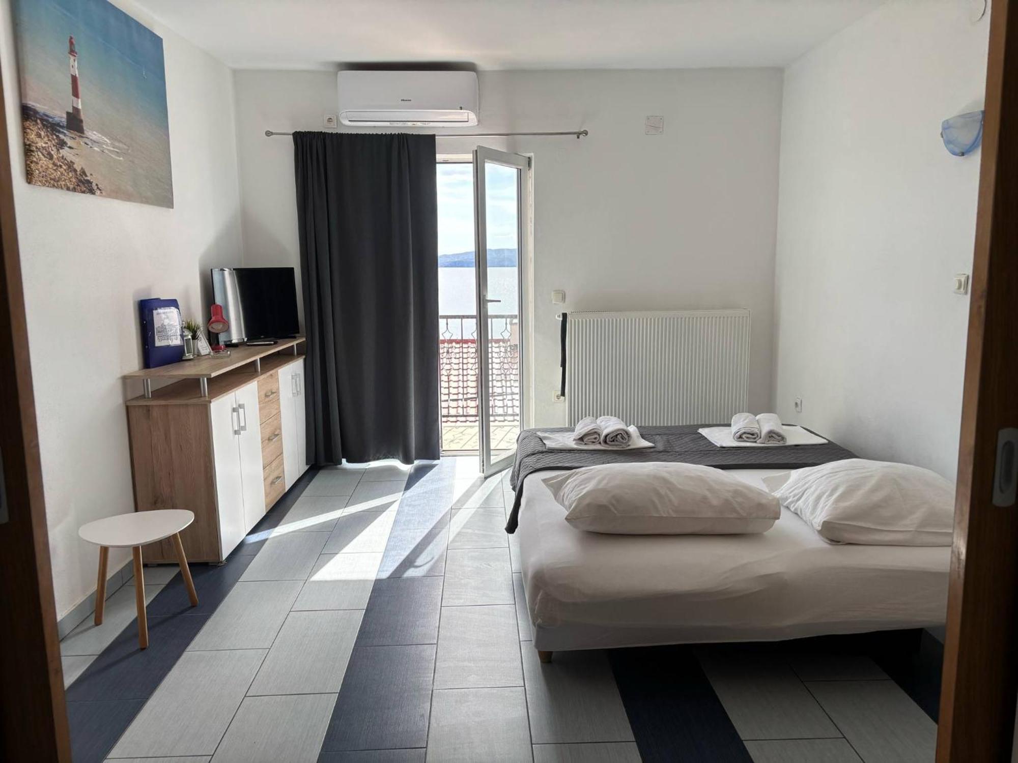 Apartments & Room Madi Senj  Buitenkant foto